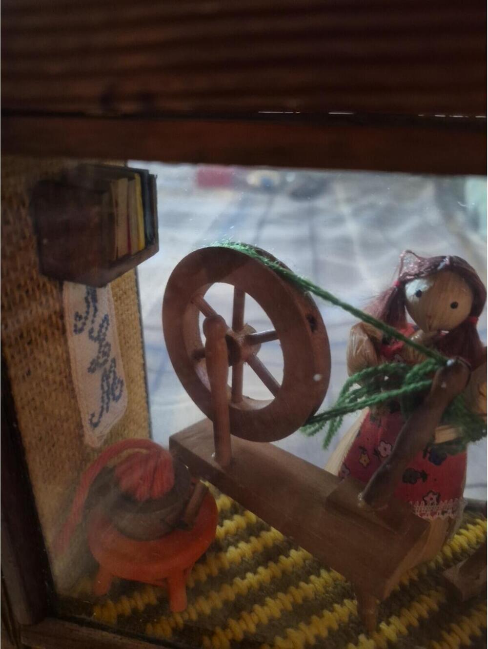 Dollhouse Miniature Diorama - Picture 2 of 8